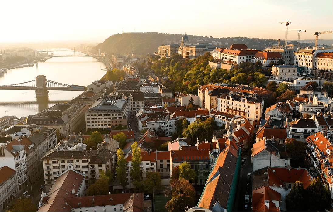 Fürdőzők a budapesti Széchenyi gyógyfürdő szabadtéri medencéiben
